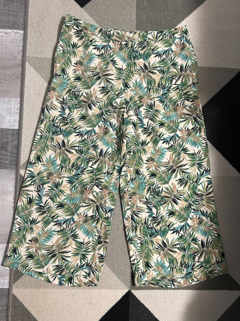 J. Jill Wearever Wide-Leg Palm Leaf Print Cropped Pull-on Pants Women's Size L